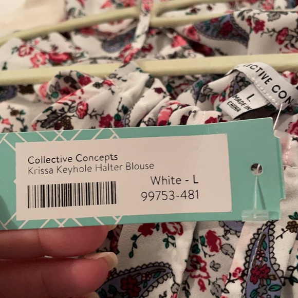 Collective Concepts Keyhole Halter Blouse - Picture 2 of 2